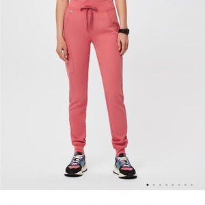 Figs Zamora joggers in desert rose